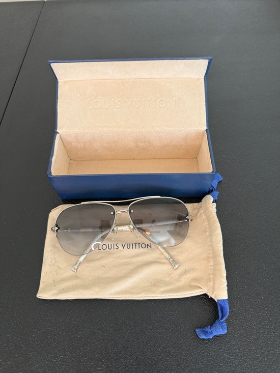 Louis Vuitton Accessories - Louis Vuitton Silver and Black Gradient Aviator Sunglasses